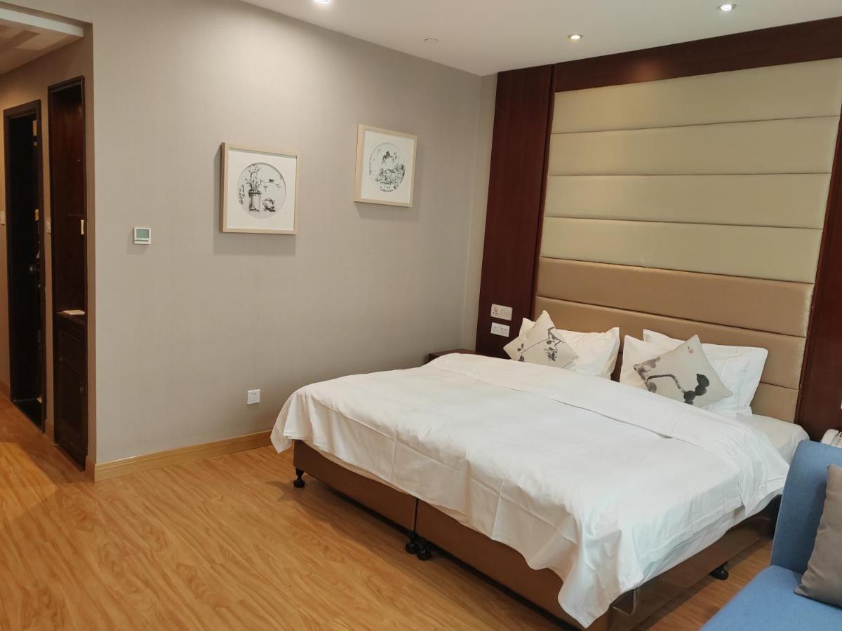 Hotel Hongqiao Huangxin International 4*