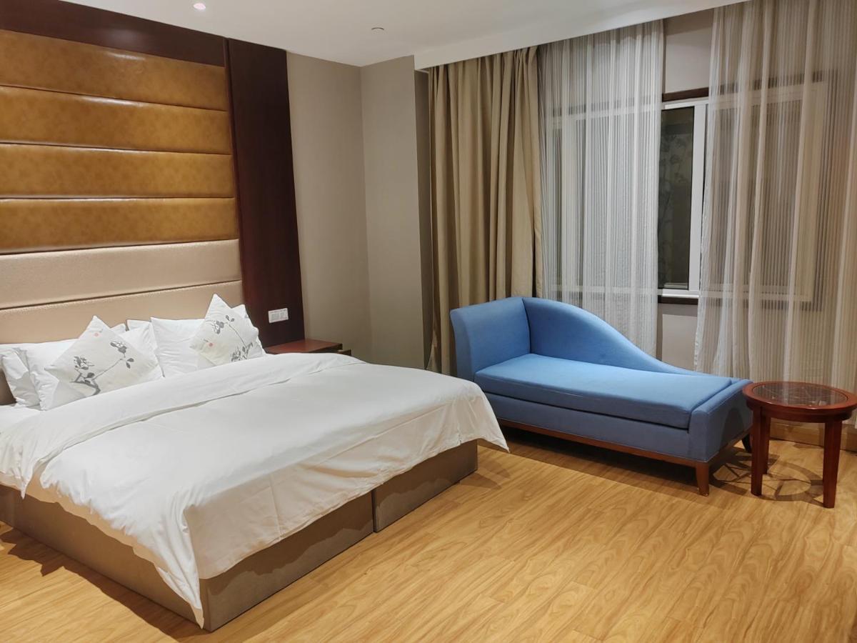 Hongqiao Huangxin International Hotel