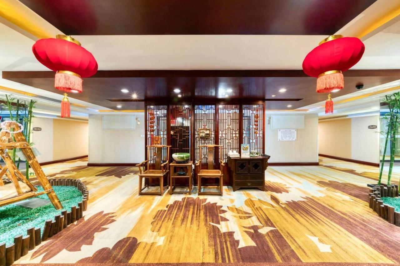 Hotel Hongqiao Huangxin International 4*