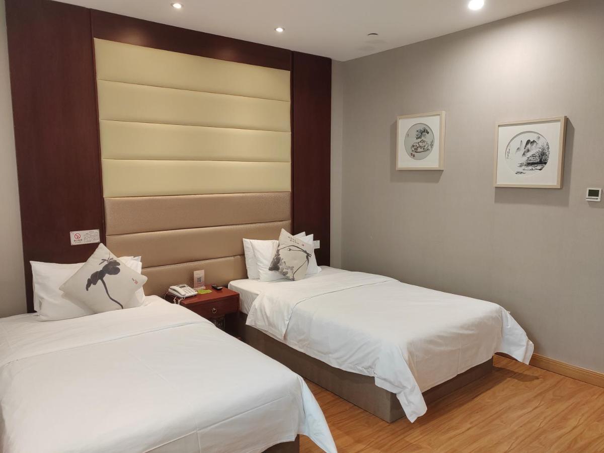Hongqiao Huangxin International 4*