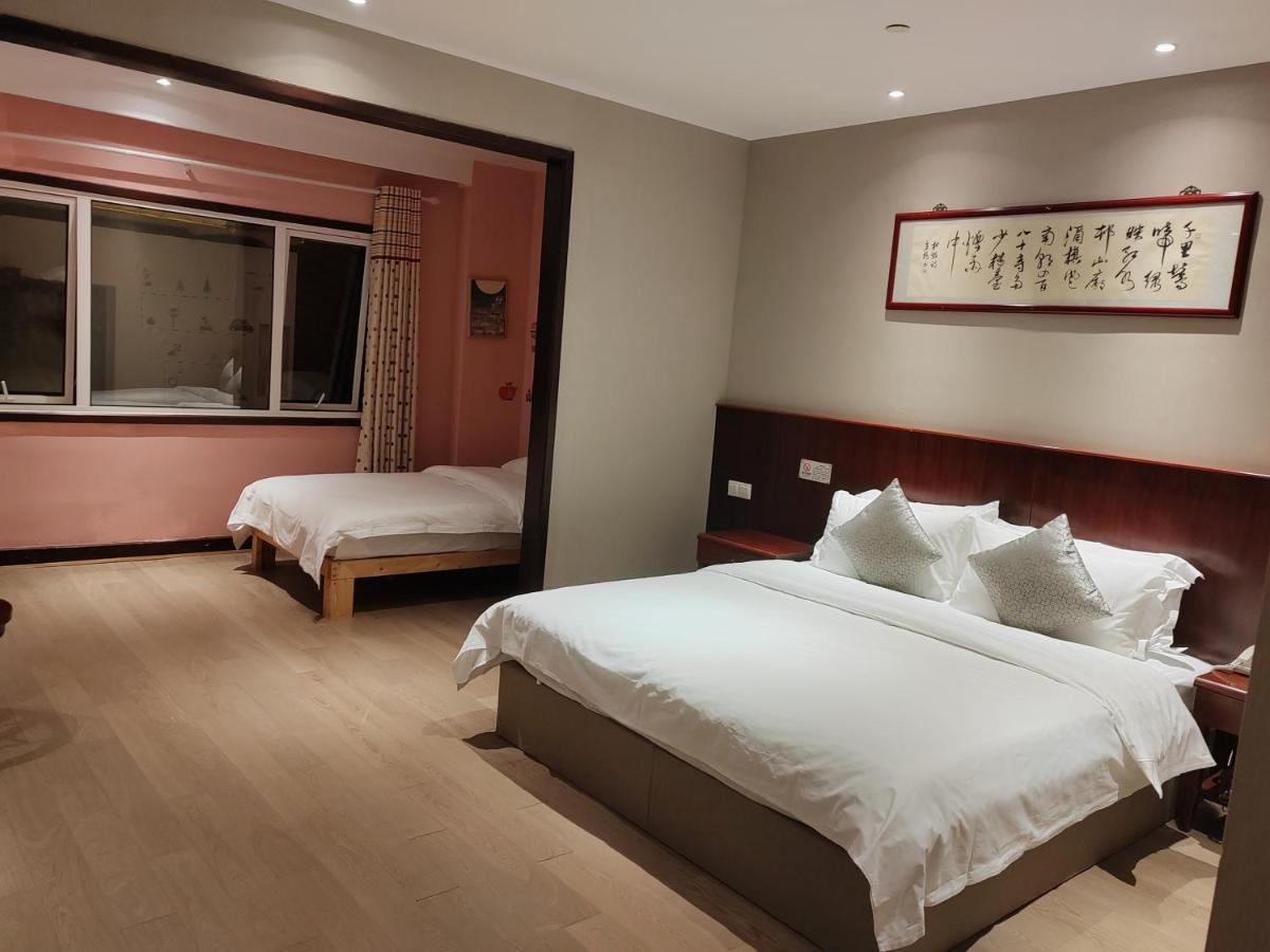 Hongqiao Huangxin International Hotel 4*