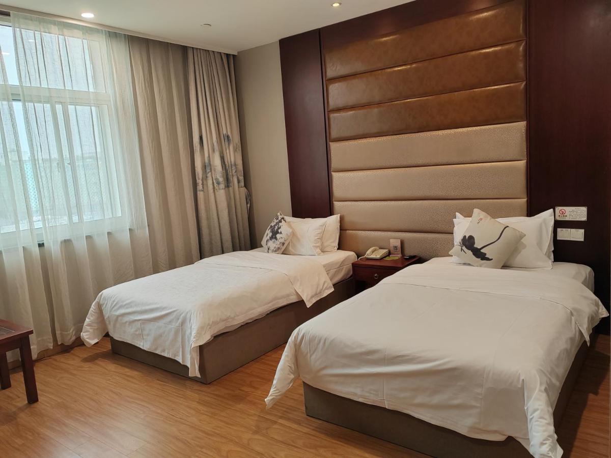 Hongqiao Huangxin International Hotel 4*