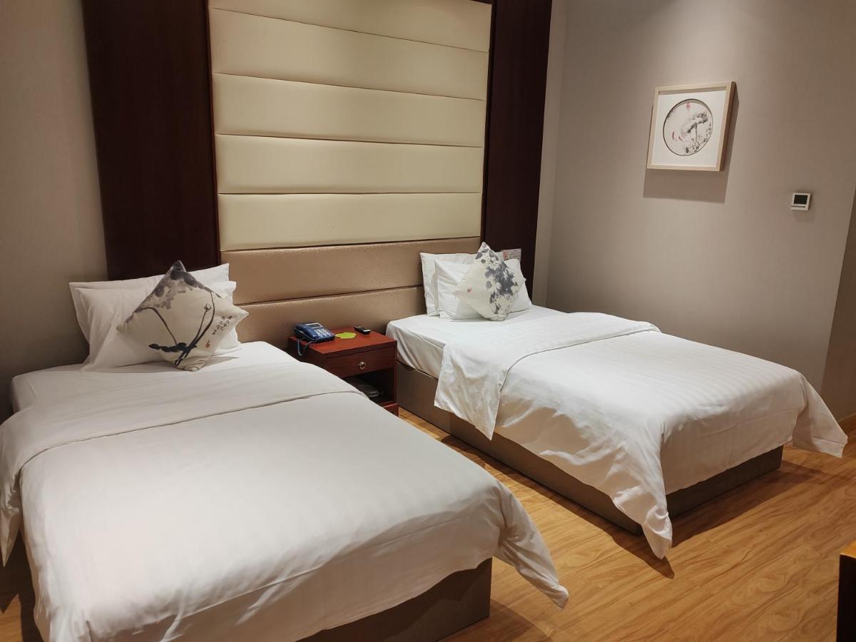 Hongqiao Huangxin International 4*