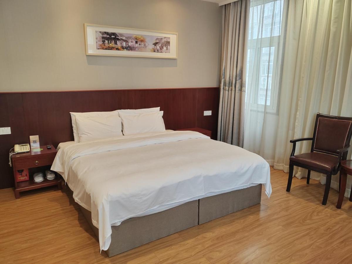 Hongqiao Huangxin International Hotel 4*