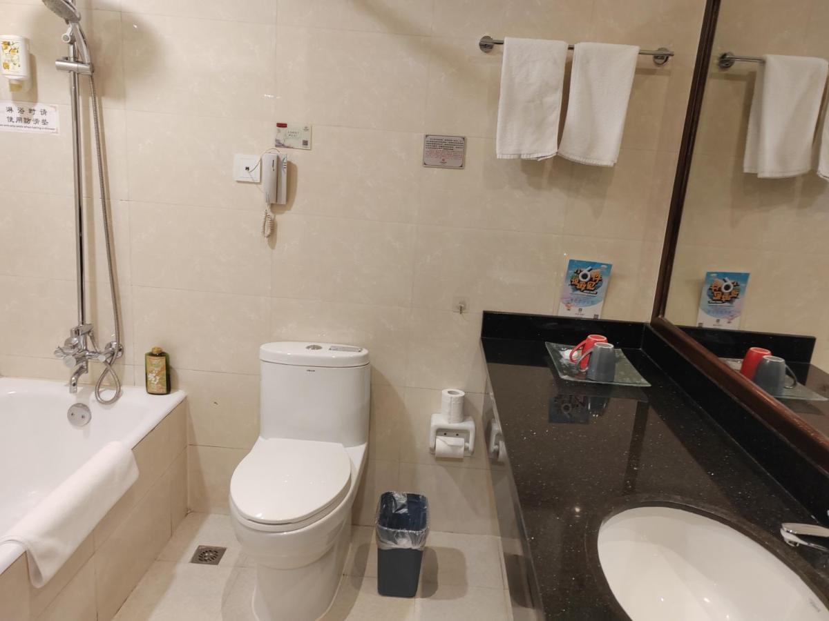 Hongqiao Huangxin International Hotel
