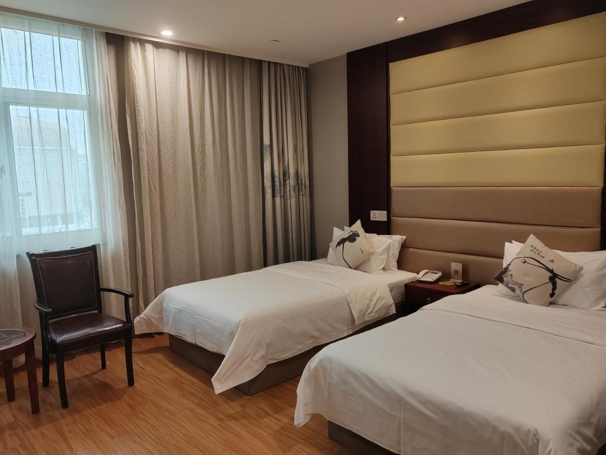 Hongqiao Huangxin International Hotel 4*