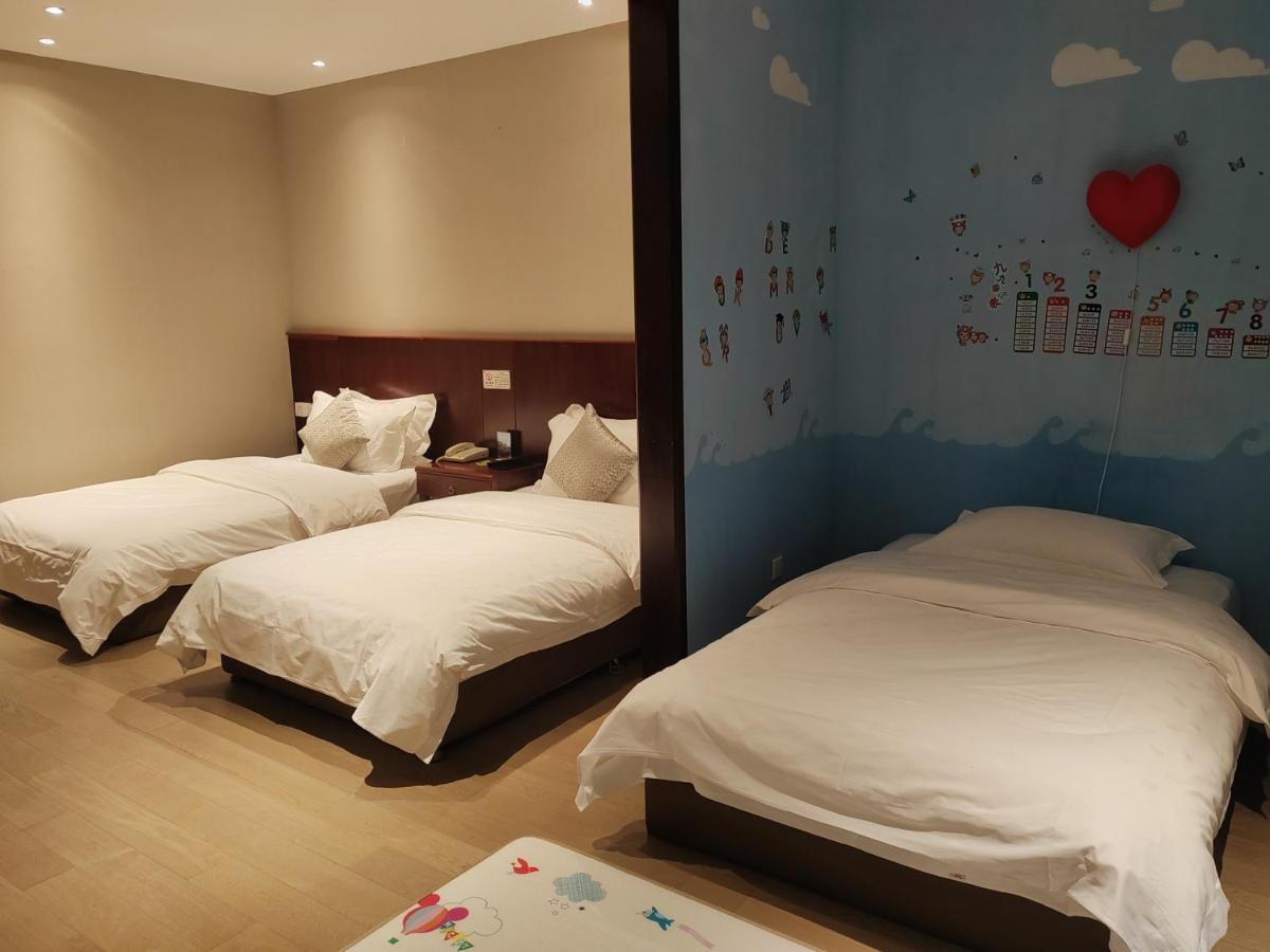 Hotel Hongqiao Huangxin International 4*