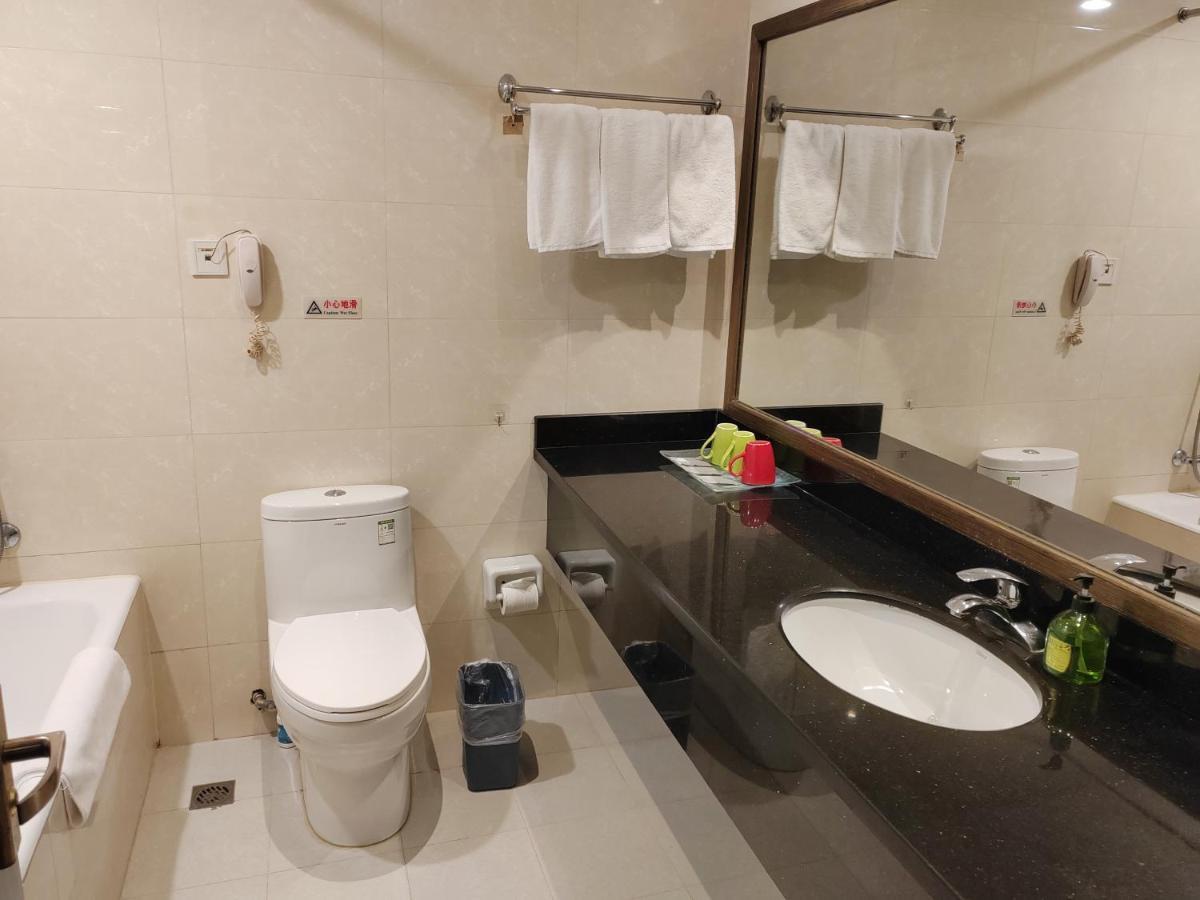 Hongqiao Huangxin International 4*