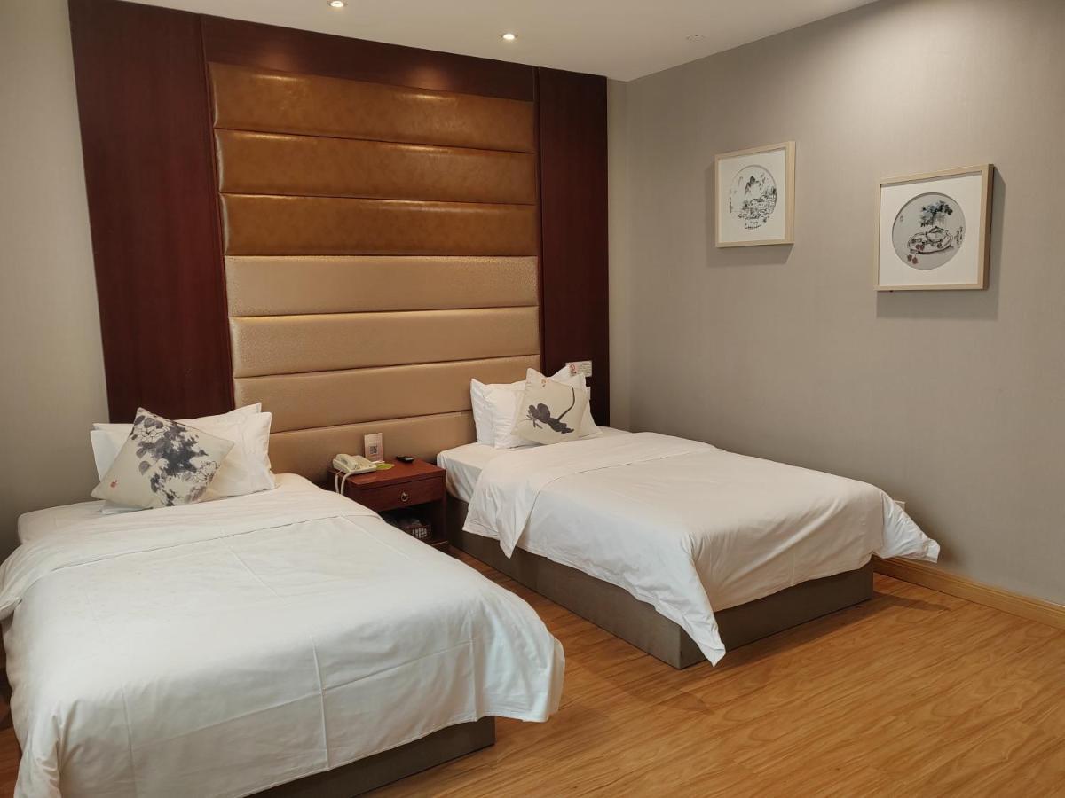 Hongqiao Huangxin International Hotel 4*