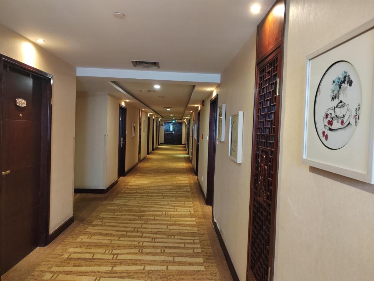 Hotel Hongqiao Huangxin International 4*