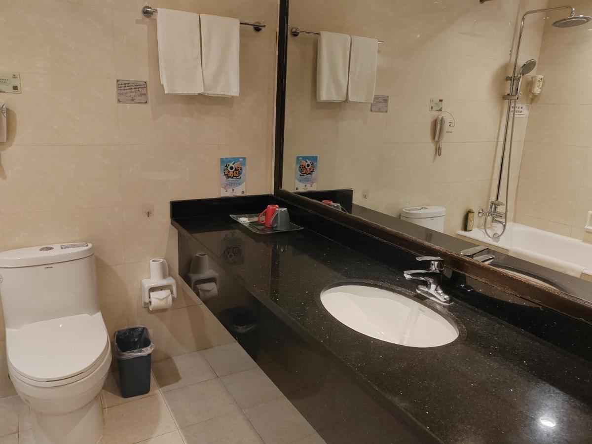 Hongqiao Huangxin International Hotel 4*